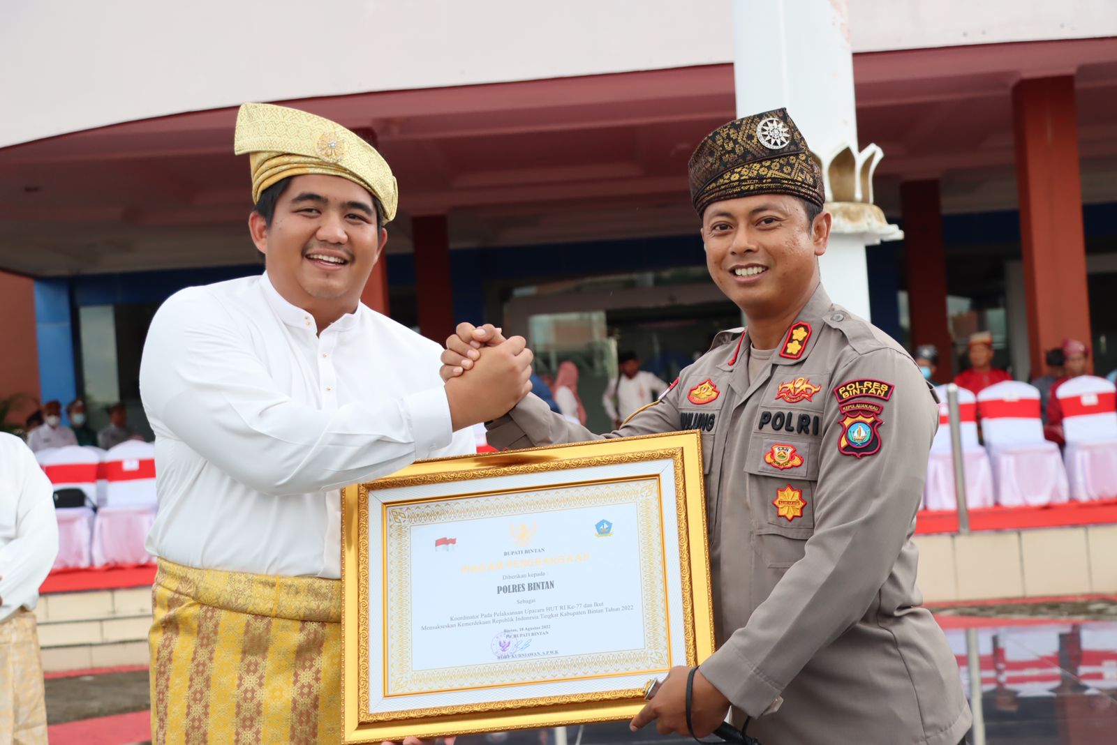 Polres Bintan Terima Penghargaan Disaat Upacara Peringatan Hari Jadi Ke-20 Provinsi Kepri Tingkat Kab. Bintan Tahun 2022